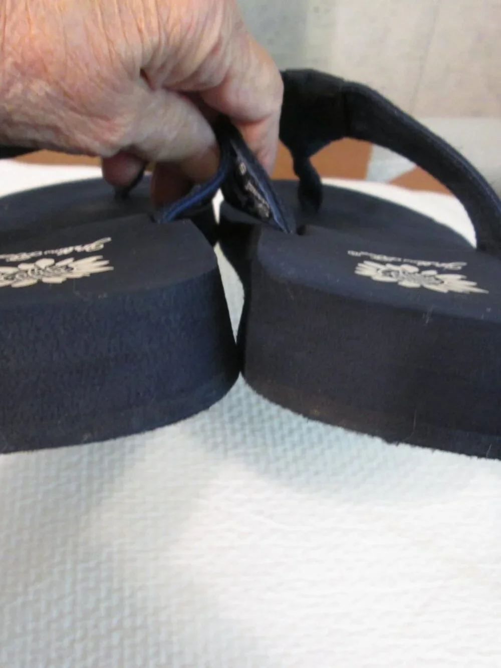 Yellow Box Women's Navy Blue Flip Flops Size 7.5 - Picture 5 of 11